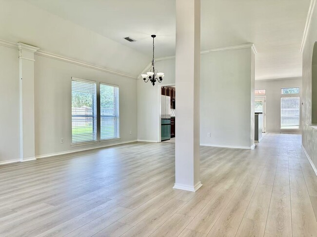 Building Photo - 3131 Valley Ct