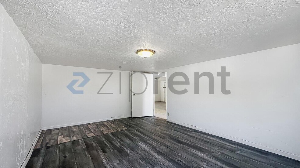 Building Photo - 3634 E Madison Ave