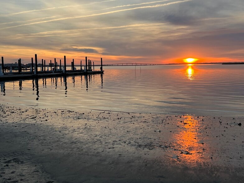 Short walk to bay beach for swimming, boating & free concerts every Friday night in the summer! - 749 1st St