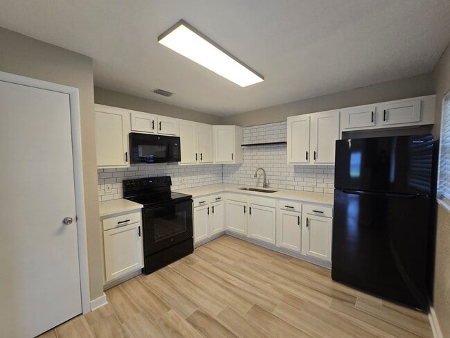 Building Photo - Rent Ready- Westside Duplex