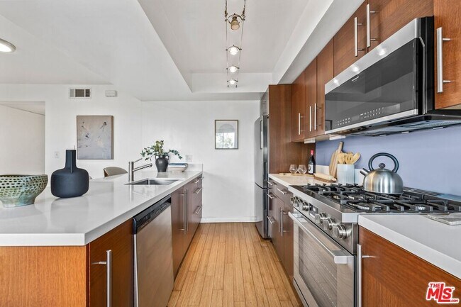 Building Photo - 2700 Cahuenga Blvd