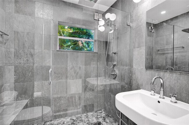 Building Photo - 20 NW 101st St