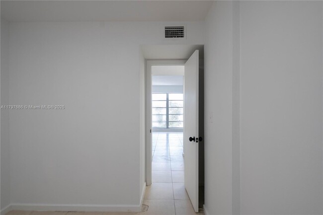 Building Photo - 1220 71st St
