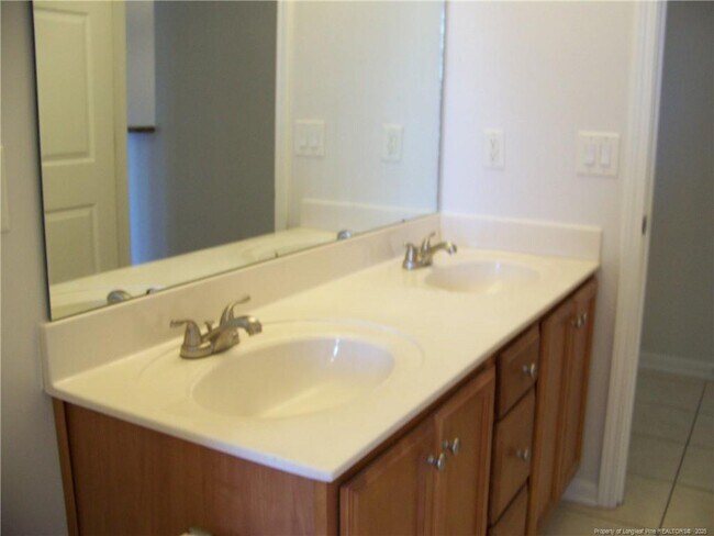 Building Photo - 616 Marshtree Ln