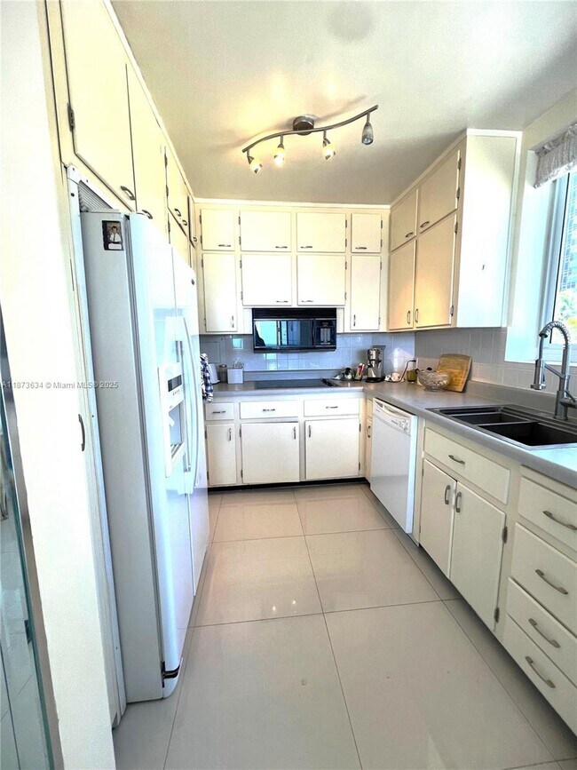 Building Photo - 345 N Fort Lauderdale Beach Blvd