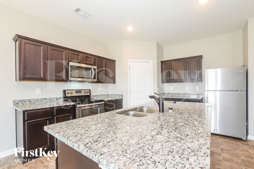 Building Photo - 156 Alexander Ln