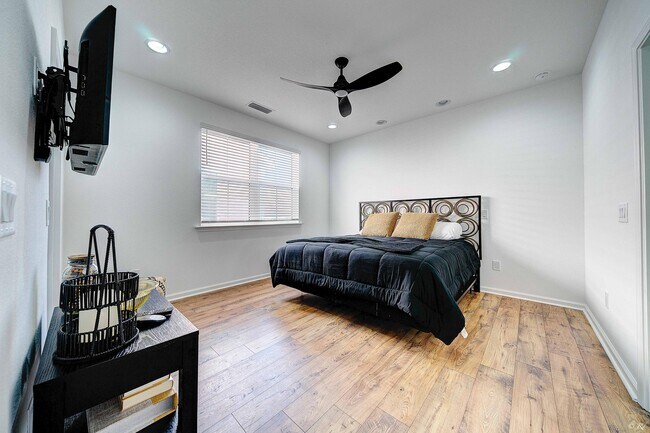Building Photo - 8980 Coral Reef Wy