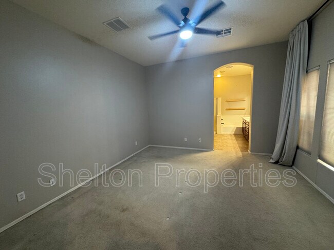 Building Photo - 21163 W Sunrise Ln
