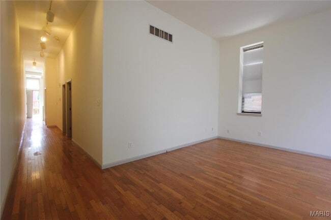 Building Photo - 3904 Shenandoah Ave