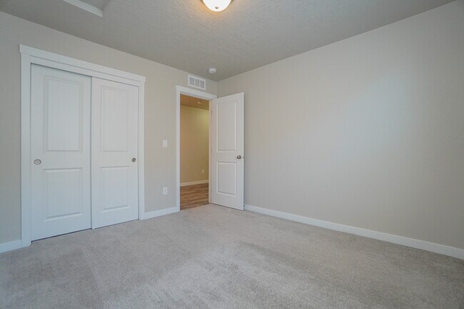 Building Photo - 3067 N Greengate Wy