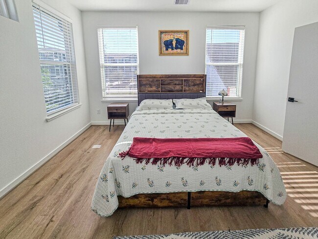 Building Photo - 203 Danna Ln