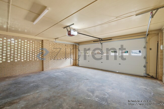 Building Photo - 1894 Hebron Hills Dr