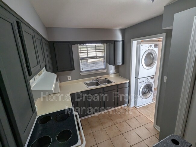Building Photo - 11605 Rutherford Dr