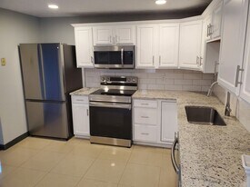 Building Photo - 957 Harrison Ave