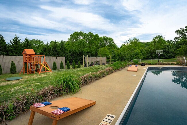 Building Photo - 2224 Brevard Rd