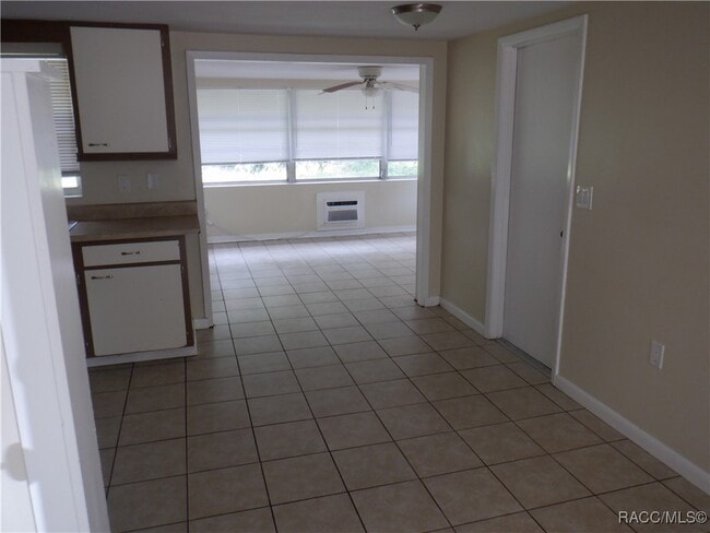 Building Photo - 2 Esskay St