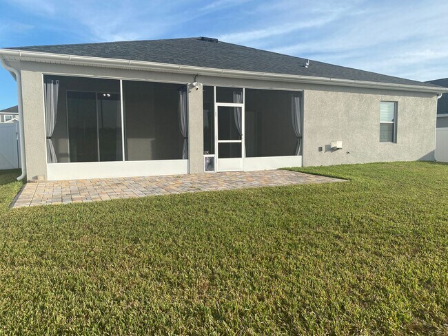 Building Photo - 4 Bedroom 3 Bath Waterfront Home in Gramercy Farms for RENT!