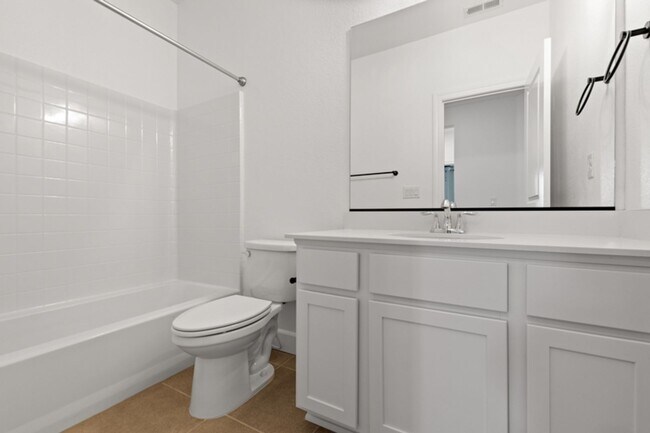 Building Photo - Beuatiful Townhome in Northwest Reno!