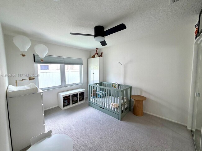 Building Photo - 5704 SW 116th Ave