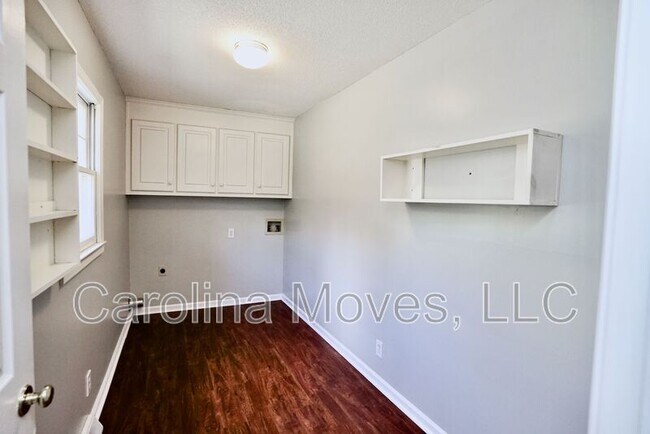 Building Photo - 212 Hardwood Rd