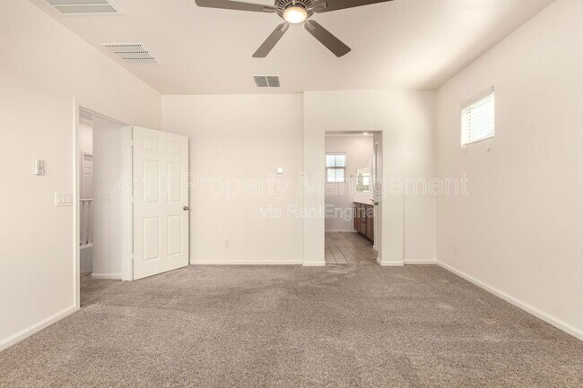 Building Photo - 5216 S 16th Pl