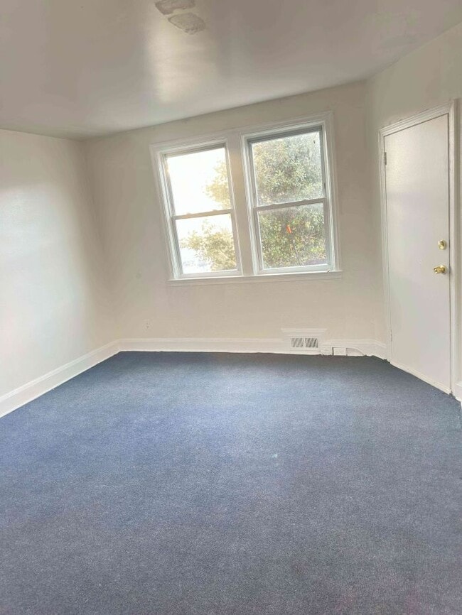 Building Photo - 419 Gusryan St