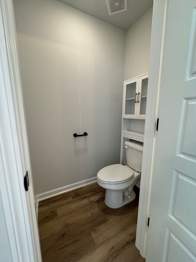 Building Photo - 203 Rye Cir
