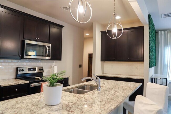 Building Photo - 402 Mulberry Row