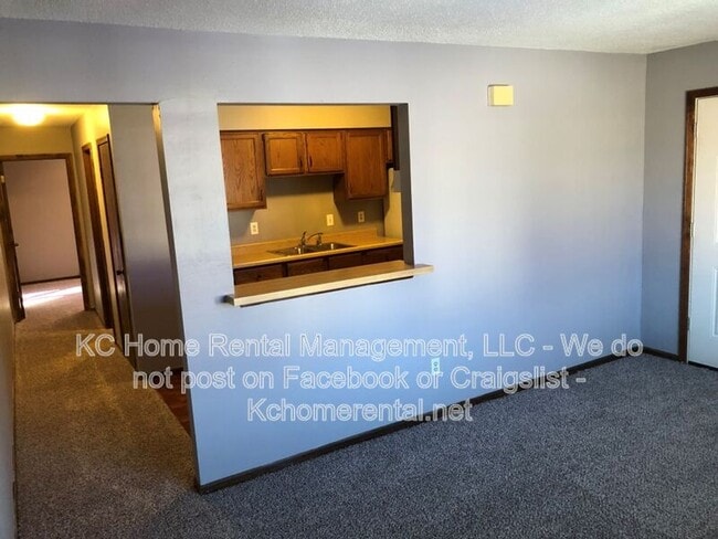 Building Photo - 551 N Somerset Terrace