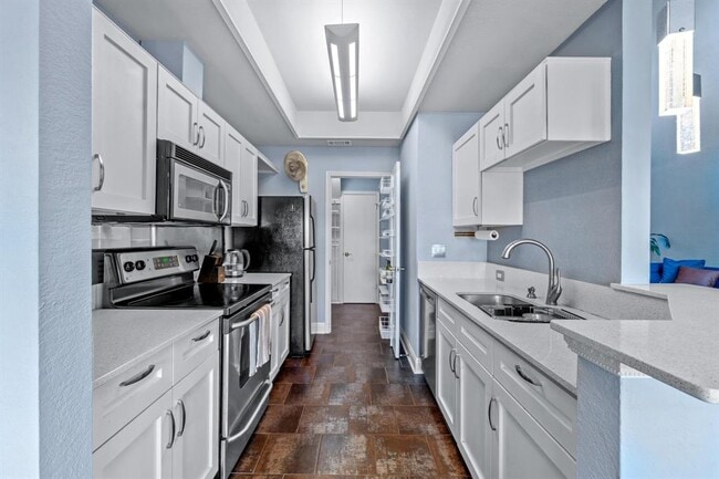 Building Photo - 4711 Spicewood Springs Rd