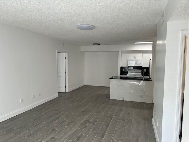 Building Photo - 5056 Lantana Rd