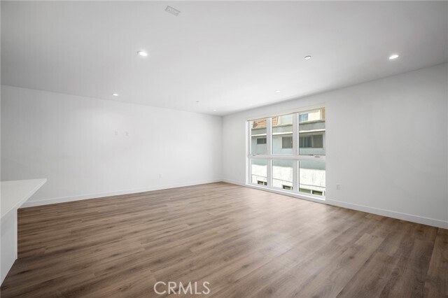 Building Photo - 10657 Moorpark St