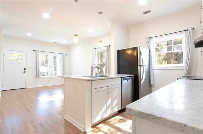 Building Photo - 183 Burbank Dr SW