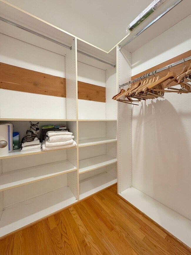 Building Photo - Modern 2-Bed, 2-Bath Residence in Prime West Hollywood