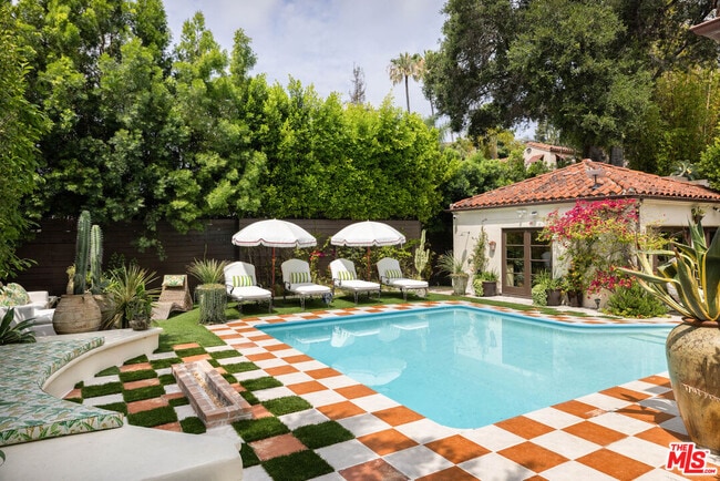 Building Photo - 1745 N Vista St