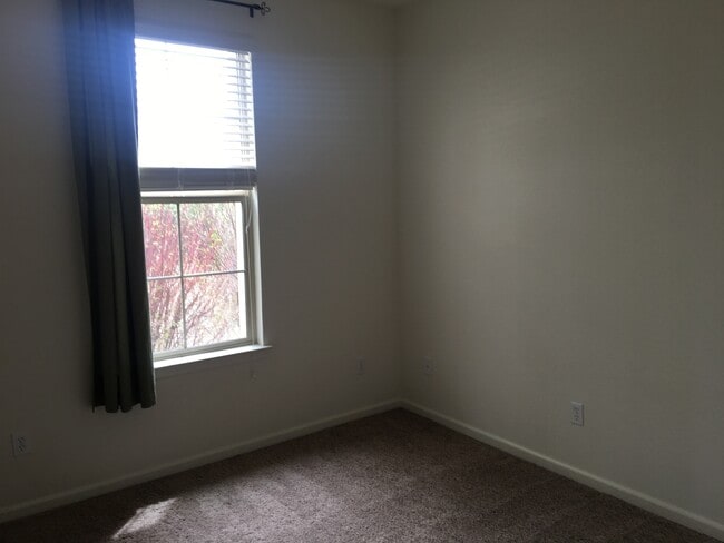 Building Photo - COMING SOON! Single Story 4 Bed in Curti R...