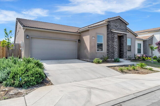 Building Photo - 7153 E Harvard Ave