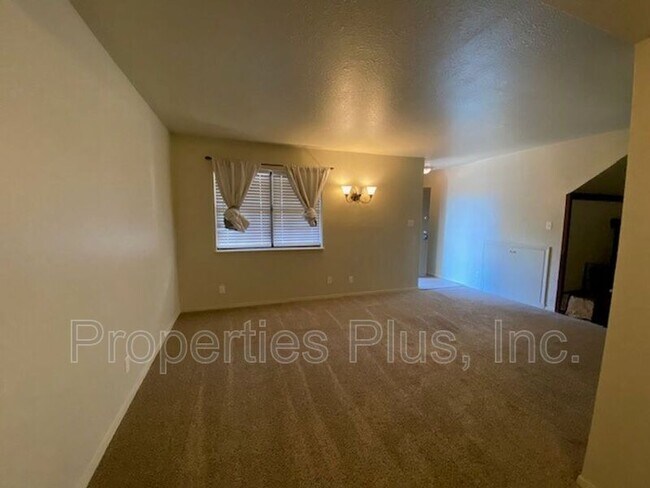Building Photo - 6524 S Memorial Dr