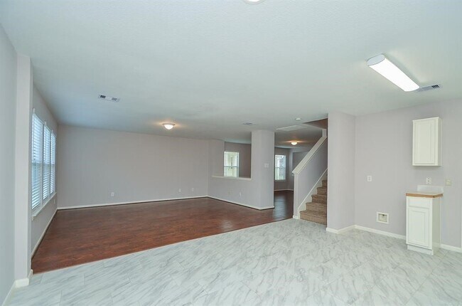 Building Photo - 12039 Madison Oak St