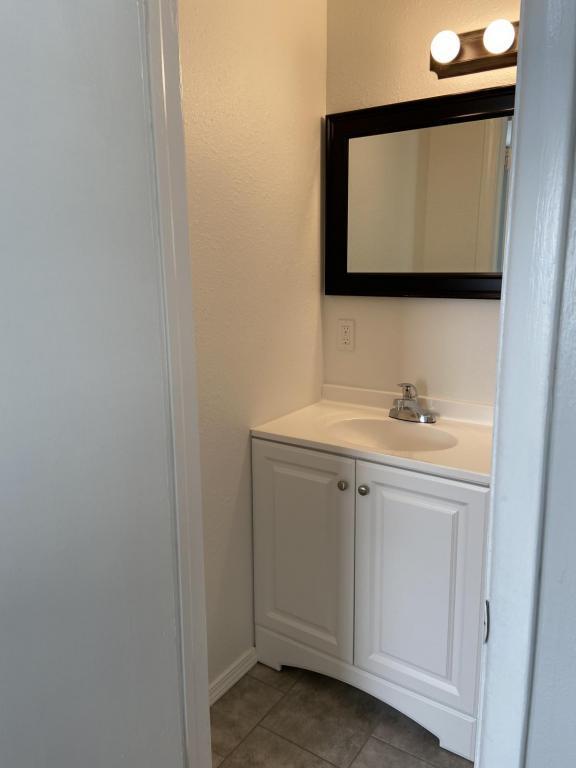 Building Photo - 1830 E 18th St