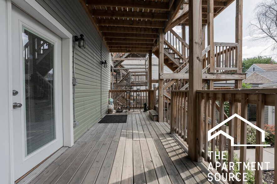 Building Photo - 2651 W Armitage Ave