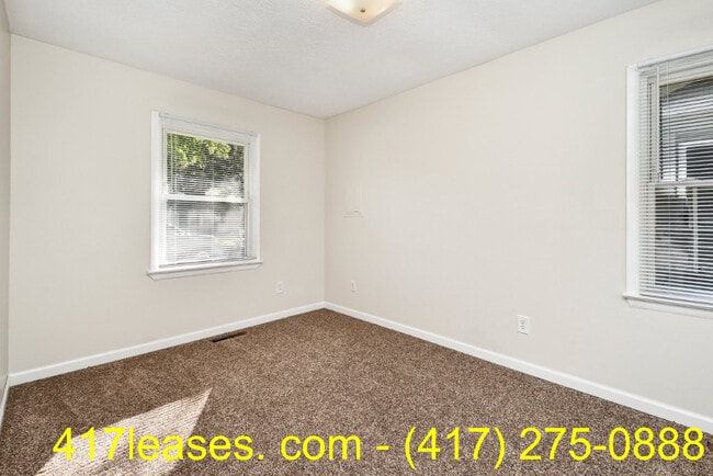 Building Photo - 201 S Meadowview Ave