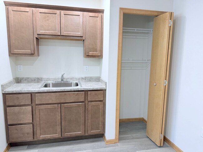 Building Photo - 2 Bed / 2 Bath Apartment in Madison, WI 53579