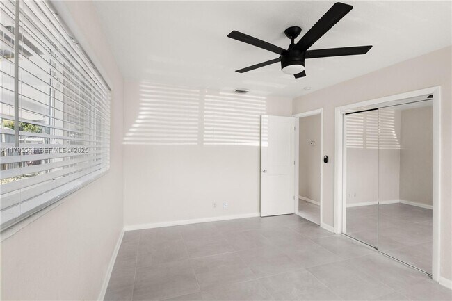 Building Photo - 1305 NE 2nd Ave