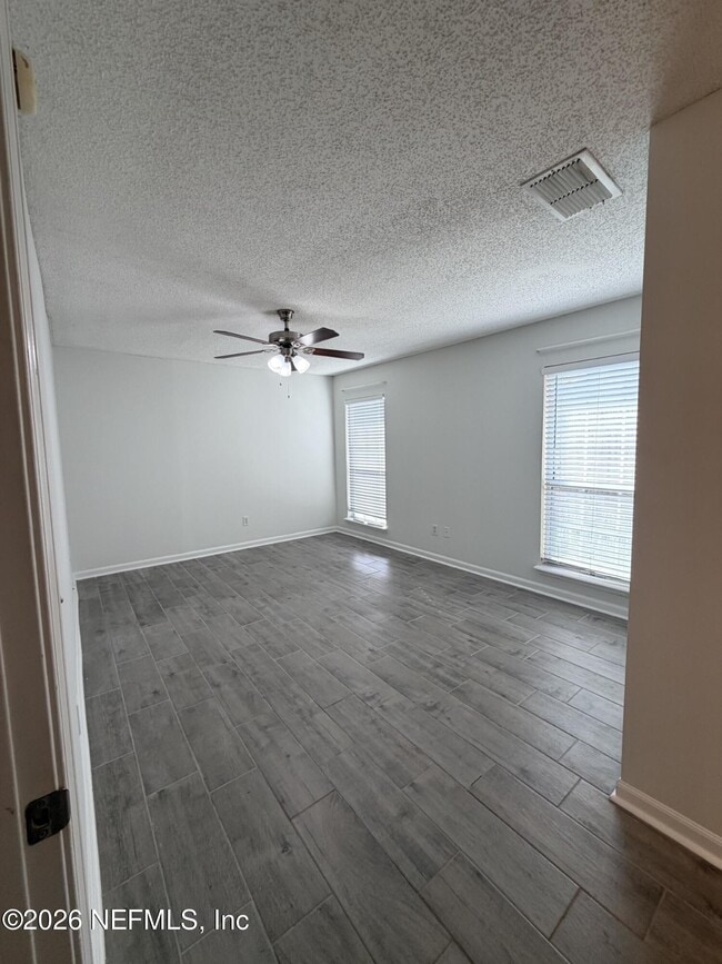 Building Photo - 913 Mackinaw Trail
