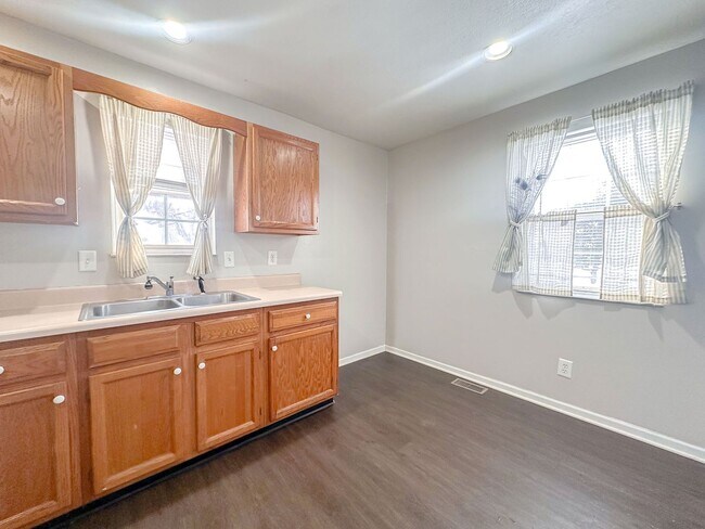 Building Photo - 1332 S Elizabeth St