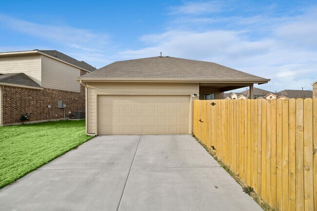 Building Photo - 10040 Thornapple Rd