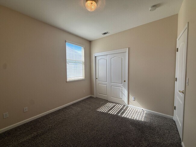 Building Photo - 1015 Lotz Way