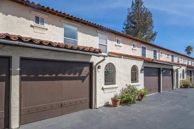 Building Photo - 5104 Westmont Ave