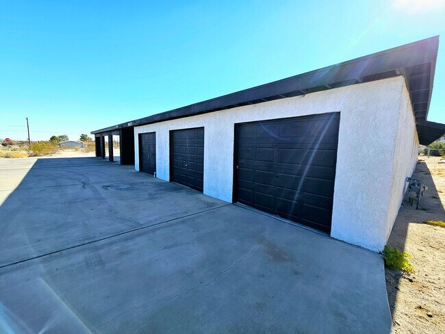 Building Photo - 74077 Cactus Dr